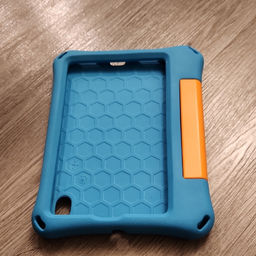 🐻 Blue and Orange Tablet Case